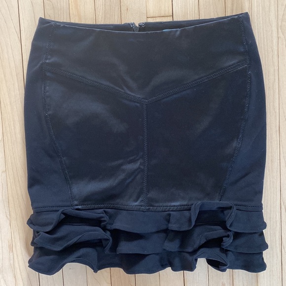 GUESS BY MARCIANO BLACK SKIRT | Women’s Size 00 - Picture 4 of 4